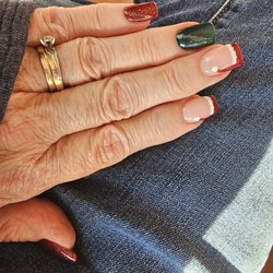 Hollywood Nails - Christmas nail design.
