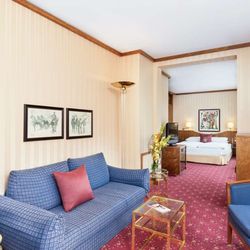 Best Western Premier Grand Hotel Russischer Hof - Guest room