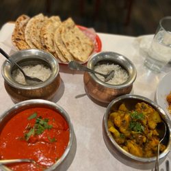 India Garden - C4BUTTER CHICKEN Garlic Naan