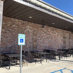 Riverside Specialty Meats & Seafood - Nice outdoor seating area