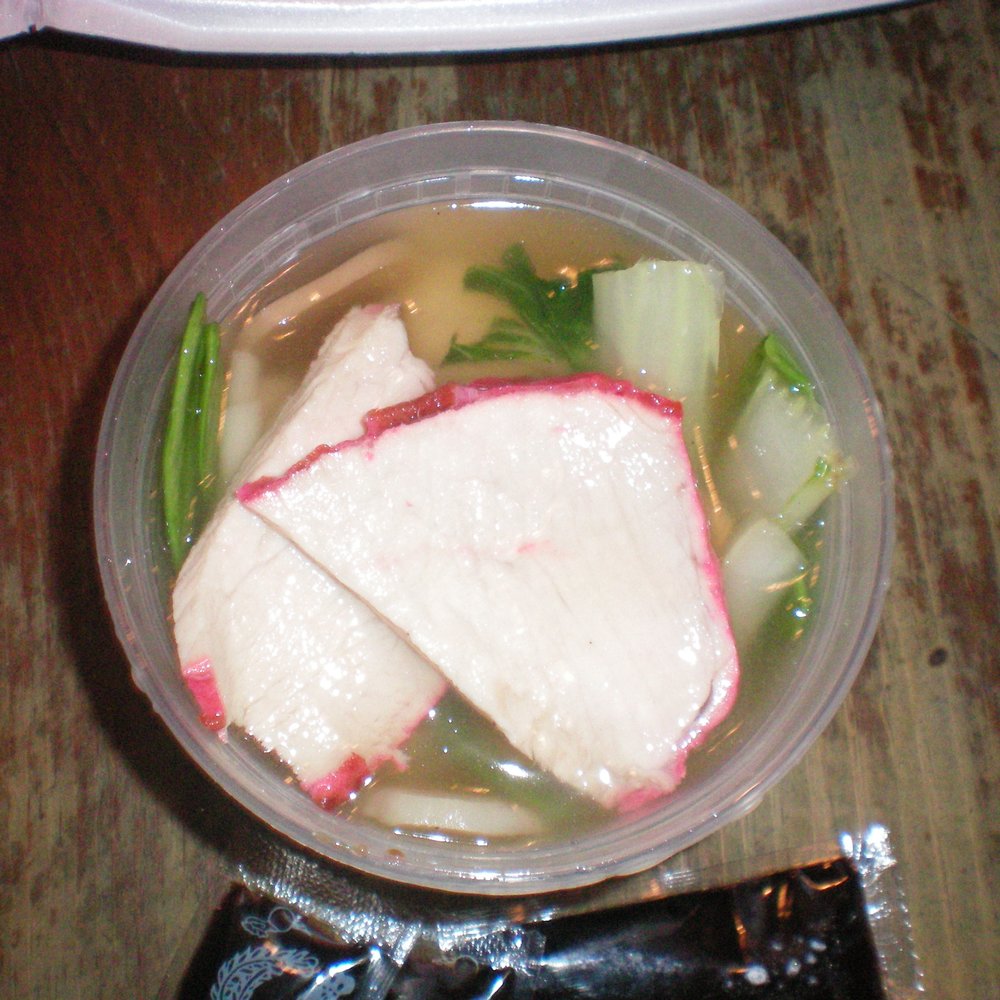 Mee King Garden - Small Chicken Wonton Soup topped with Roast Pork - Chinese Near Me - Bridgewater, Massachusetts Mee King Garden - Small Chicken Wonton Soup topped with Roast Pork - Chinese Near Me - Bridgewater, Massachusetts