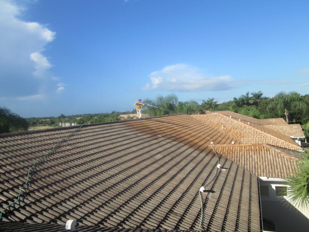 Slide of Hammerhead Roof and Structure Softwash