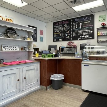 I-5 Cafe and Creamery - Ice creamery section - Cafes Near Me - Orland, California I-5 Cafe and Creamery - Ice creamery section - Cafes Near Me - Orland, California
