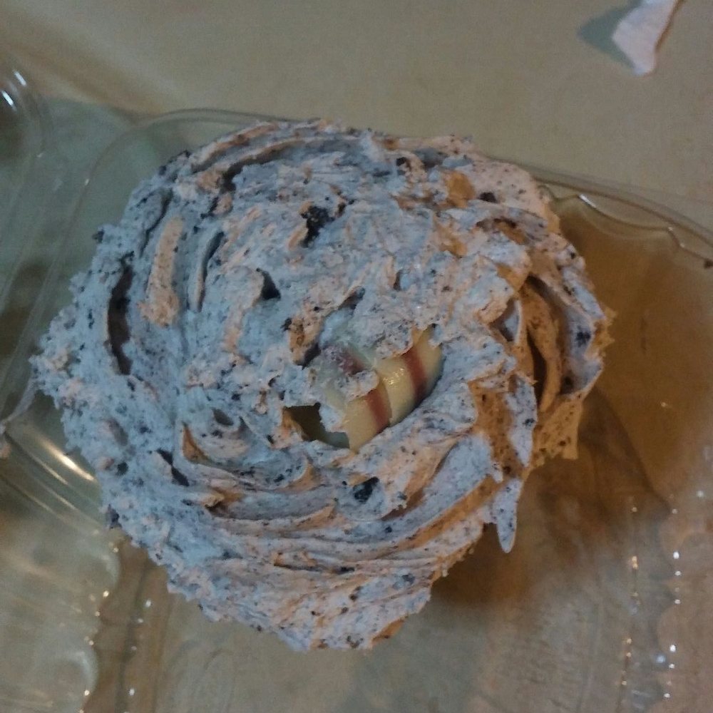Capri Cakes - Oreo cupcake - Bakeries Near Me - Bronx, New York