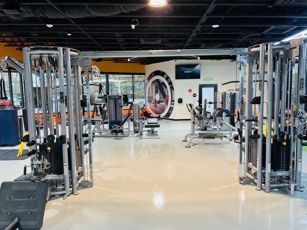 Iron 24 Fitness + Recovery