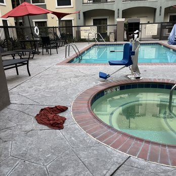Hampton Inn Santa Barbara/Goleta - Dirty pool area - Hotels Near Me - Goleta, California