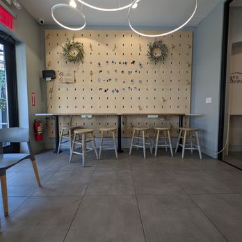Cafe Auburndale - Seating with outlets - Coffee & Tea Near Me - Flushing, New York