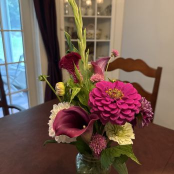Ferjulian's Farm Stand - Rose/pink flower arrangement with flowers picked at Frejulian's Farm. - Fruits & Veggies Near Me - Hudson, Massachusetts Ferjulian's Farm Stand - Rose/pink flower arrangement with flowers picked at Frejulian's Farm. - Fruits & Veggies Near Me - Hudson, Massachusetts