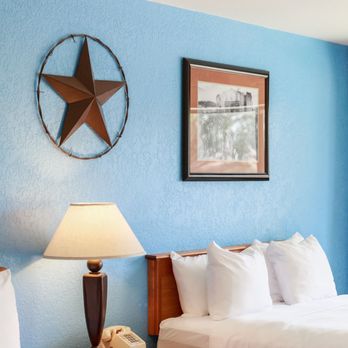 The Retro Inn - room with 2 queen beds - Hotels Near Me - Cortez, Colorado The Retro Inn - room with 2 queen beds - Hotels Near Me - Cortez, Colorado