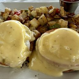 Eggs Benedict - loved the thick Canadian Bacon Eggs Benedict - loved the thick Canadian Bacon