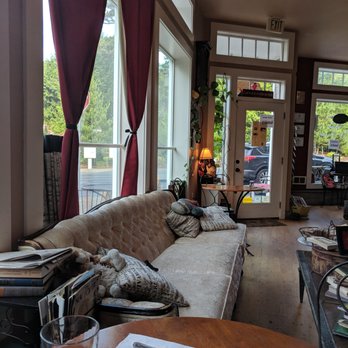 Cafe C'est La Vie - This place is a charmer. - Cafes Near Me - Depoe Bay, Oregon Cafe C'est La Vie - This place is a charmer. - Cafes Near Me - Depoe Bay, Oregon