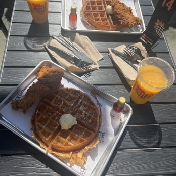 Bruxie - CHICKEN AND WAFFLE,ORANGE JUICE - Chicken Shop Near Me - El Segundo, California