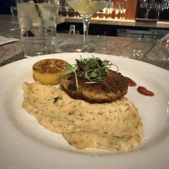 Roanoke - Cocktail Bars Near Me - Chicago, Illinois