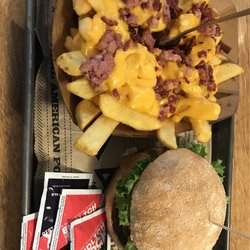Burgermeister - American fries and hunter burger