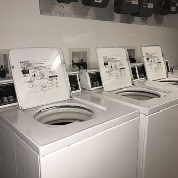 Mac Properties - Chicago - The two middle machines have been broken since the end of January. The height of luxury renting! - Apartments Near Me - Chicago, Illinois