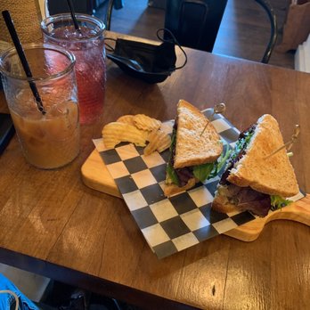 Cafe Peanut - Chicken Pesto Sandwich Nitro Cold Brew Daily organic unsweetened iced tea (blueberry) - Coffee & Tea Near Me - Jersey City, New Jersey