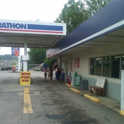 Stadler's Grocery - The front of this conveniece store?Marathon station.