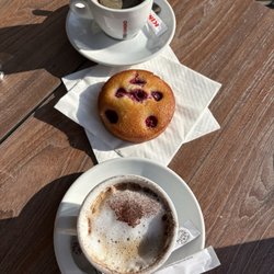 Boulangerie Kayser - Raspberry almond cake