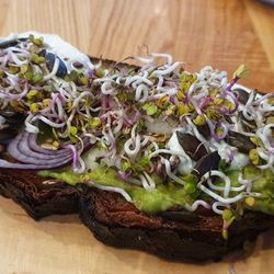 Schweinske - Avocado Krusti