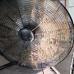 Mobil - Adrian Fuel - Disgusting Fan blowing on Customers as they walk in the doors!!