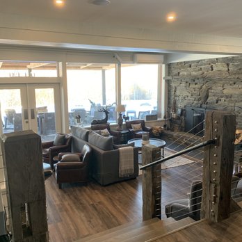 Mountain Meadows Lodge - Main lounge area - Hotels Near Me - Killington, Vermont