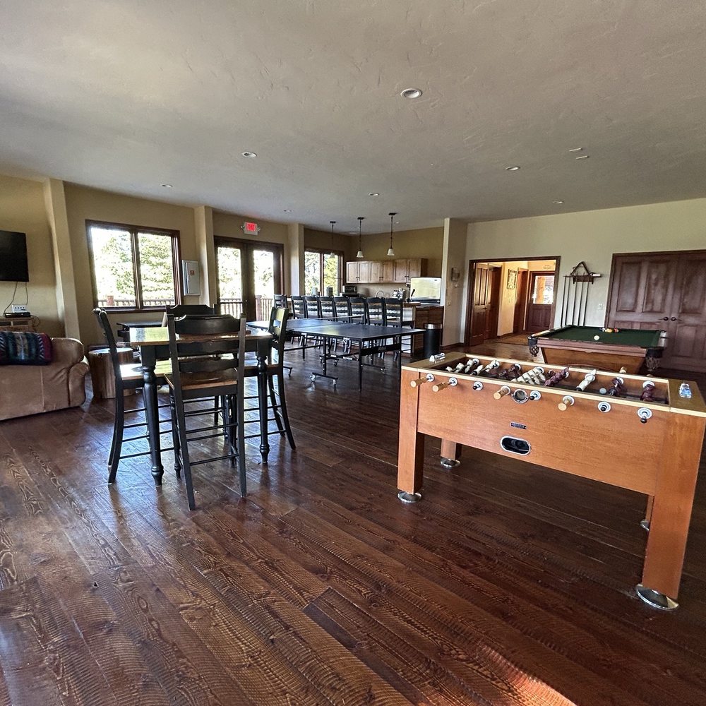 Dog Creek Lodge - Game room - Hotels Near Me - Olney, Montana Dog Creek Lodge - Game room - Hotels Near Me - Olney, Montana