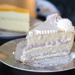 Moment - Taro Cake 芋泥奶油蛋糕 ($8.50) - regular sponge, whipped cream, and taro paste. I like this cake flavor.