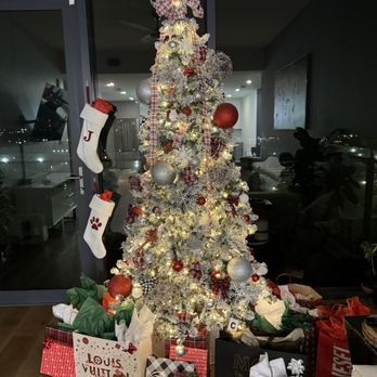 MS V.I.P Cleaning Services - Holiday Decor & Gift Wrapping - Home Cleaning Near Me - Atlanta, Georgia MS V.I.P Cleaning Services - Holiday Decor & Gift Wrapping - Home Cleaning Near Me - Atlanta, Georgia