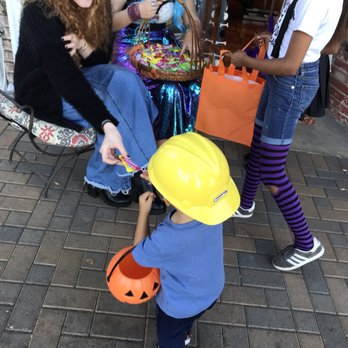 Riviera Village - 2018 Trick or Treat - Shopping Centers Near Me - Redondo Beach, California
