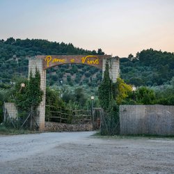 Osteria Pane e Vino - L'Arco dì ingresso del ristorante