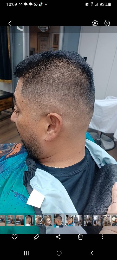 Classic Cuts Barber Lounge Logo