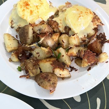 808 Grindz Cafe - Cafes Near Me - Lahaina, Hawaii
