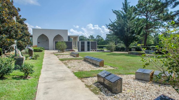 PINE CREST FUNERAL HOME & PINE CREST CEMETERY - Updated November 2025