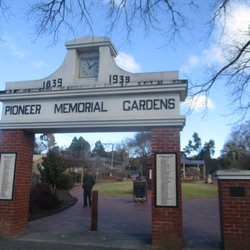 Pioneer Memorial Gardens - Monument