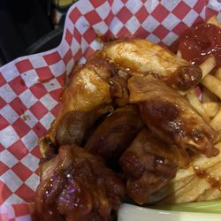 Harbell's Grill and Sports Bar - Thai Wings