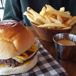 The Roaming Giant - Cheeseburger with fries