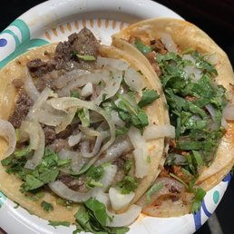 Dos tacos - pastor y cabeza