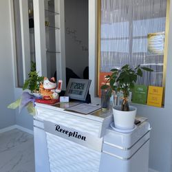 Aura Nails & Spa