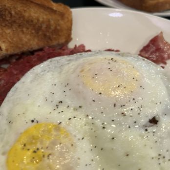 janes diner - Corned beef hash and over medium eggs done perfectly - Breakfast & Brunch Near Me - Medina, Ohio janes diner - Corned beef hash and over medium eggs done perfectly - Breakfast & Brunch Near Me - Medina, Ohio