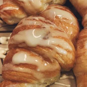 Cheddar's Scratch Kitchen - Honey Butter Croissants - Comfort Food Near Me - Goodyear, Arizona