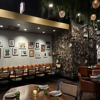 Alpana - Interior dining room - New American Near Me - Chicago, Illinois