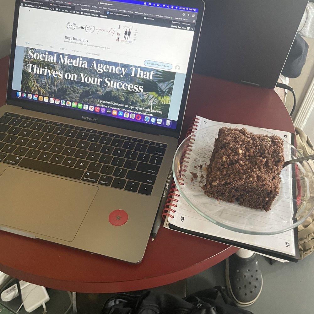 Java Man - Chocolate Walnut Coffee Cake - Coffee & Tea Near Me - Hermosa Beach, California