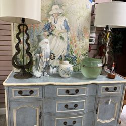 Dresser, lamps, paintings