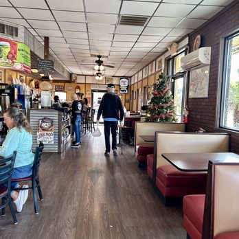 Kiki's Egg House - diners and customers - Breakfast & Brunch Near Me - Fort Meade, Florida