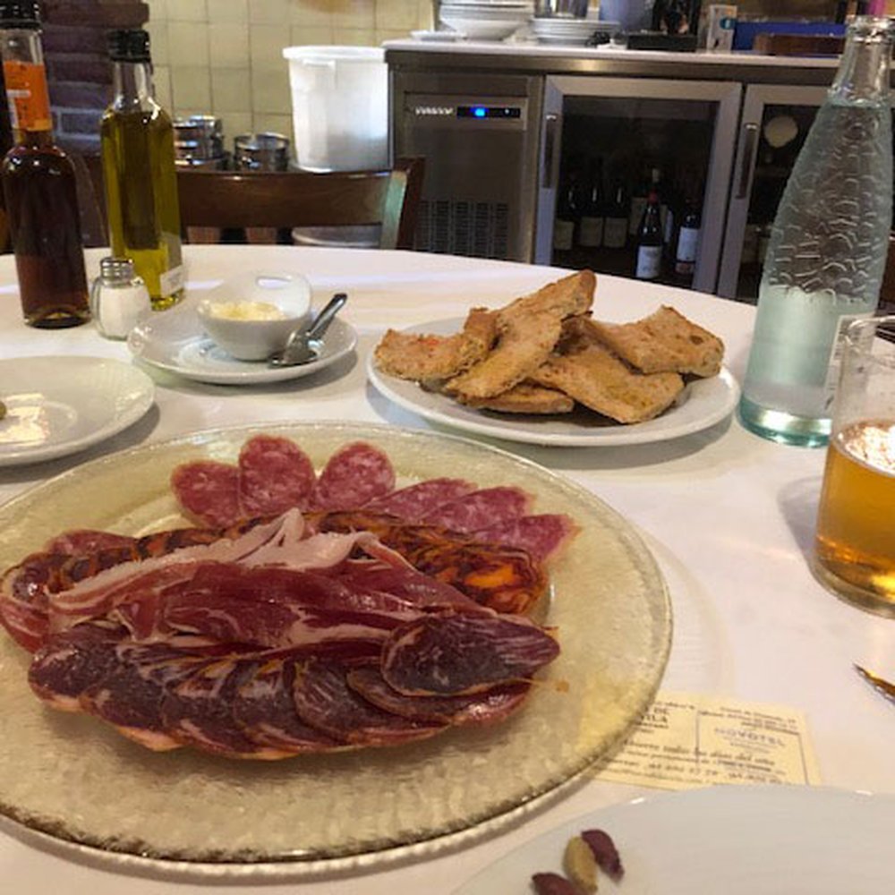 Racó de la Vila - Meat tray.....huge!!!! - Spanish Near Me - Barcelona, B Racó de la Vila - Meat tray.....huge!!!! - Spanish Near Me - Barcelona, B