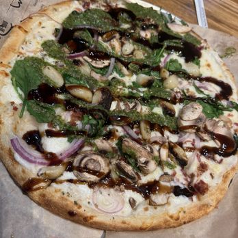 Blaze Pizza - White Pizza with a bunch of toppings - Pizza Near Me - Orlando, Florida