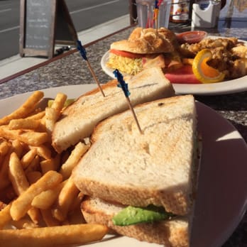 Swami's Cafe - BLTA & Croissant breakfast - Juice Bars & Smoothies Near Me - Carlsbad, California