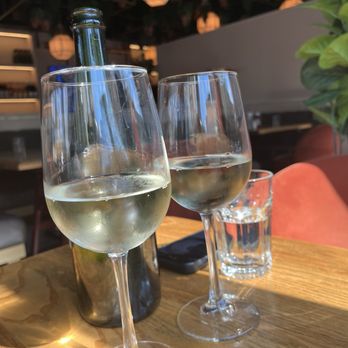 Americano, Lincoln Park - Sav Blanc - Cocktail Bars Near Me - Chicago, Illinois
