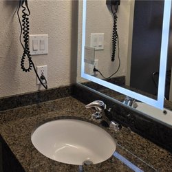 Super 8 by Wyndham Swift Current - Guest room