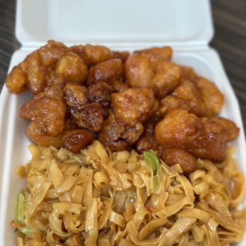 Ruby Thai - Mango Chicken with Pad Thai - Thai Near Me - Palm Desert, California Ruby Thai - Mango Chicken with Pad Thai - Thai Near Me - Palm Desert, California